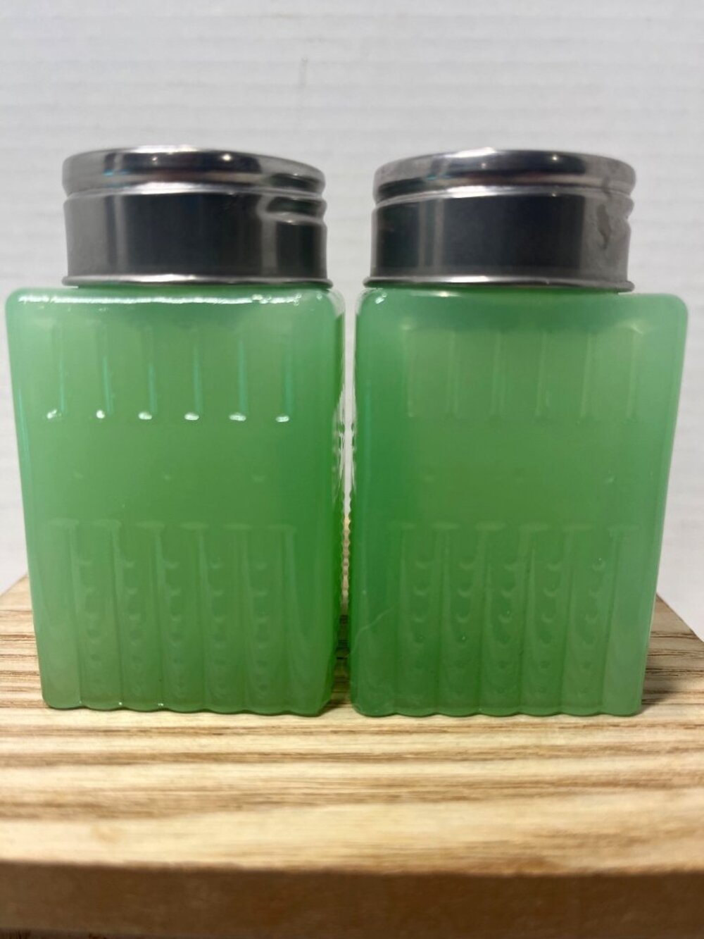 Vintage Jadeite Glass Salt & Pepper Shakers With Stainless Steel Lids - Retro Ki